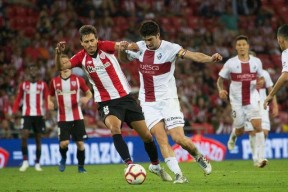 华体会下载-关于索肖队员努力拼搏，最终击败对手赢得比赛胜利的信息